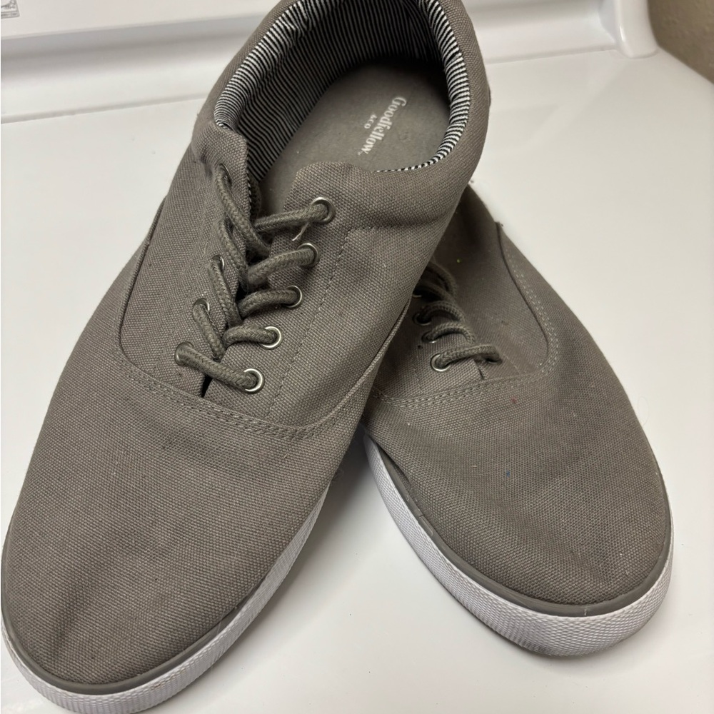 Goodfellow & Co Gray Sneakers with Minimalist Design